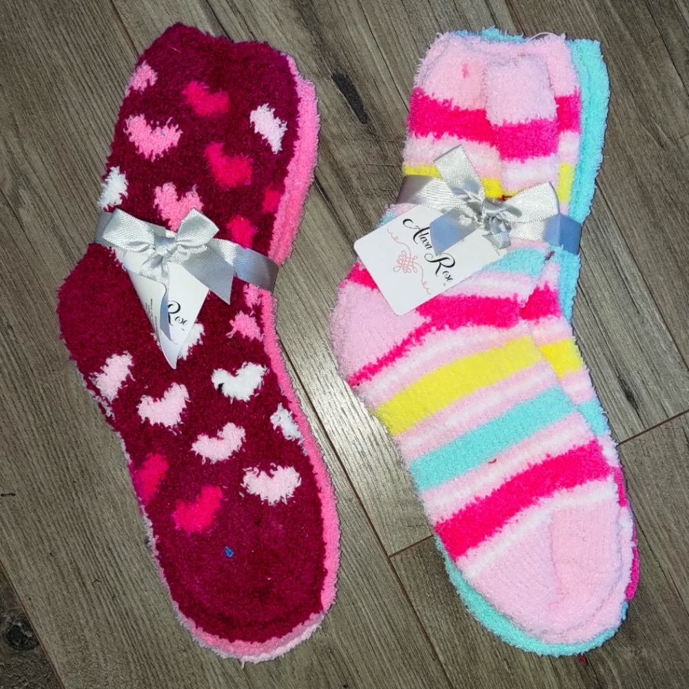 Lot of women fuzzy socks 6 pairs